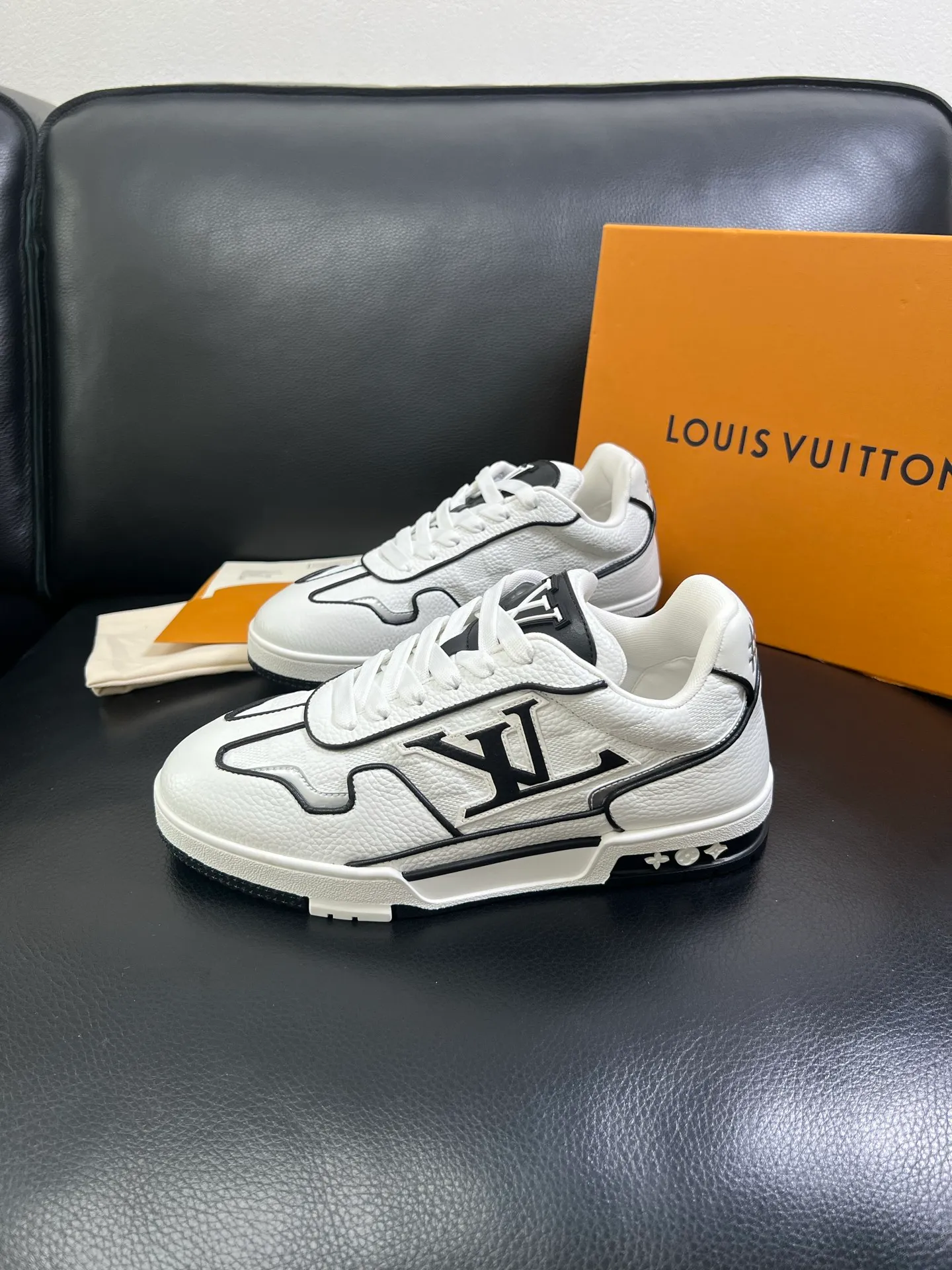 Men's shoes💰840 Lv 🔍Top purchasing agent🇮🇹 Louis Vuitton, the sports sneaker counter is synchronized, the uppers are imported from Italy, high-quality splicing colorful and complex crafts, the imported mesh padding is soft and comfortable, soles: original soles specially provided by the original factory, T men's men's shoes 💰U exclusive movable molded soles are super comfortable, original factory and single goods, 🔍🔍high quality, you can enter and leave the counter at will, welcome to compare, code number 39-44 (customized 38 45) 85878